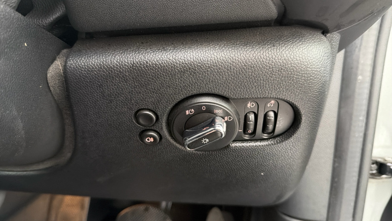 MINI Hatchback 135kW Cooper S Level 2 33kWh 3dr Auto Electric Hatchback